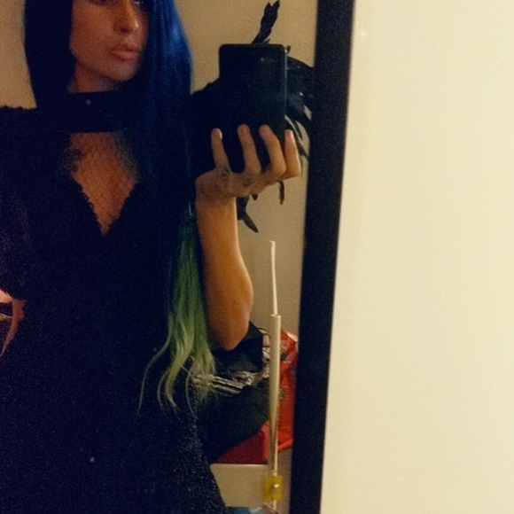 Floor length gothic gown with feathers - Picture 3 of 9